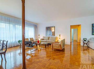 Apartamento · 210m² · 4 Quartos · 1 Vaga · Apartamento 4 dormitorioa 2 banheiros sala 2 ambientes 1 vaga.