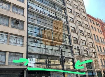 Comercial · 170m² · Sobreloja 170mts² com 02 banheiros em Centro.
