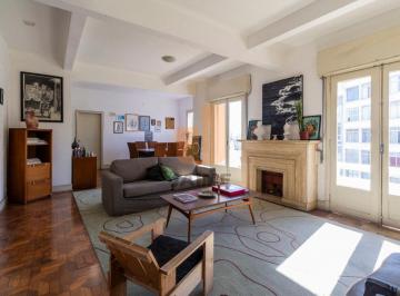 Apartamento · 240m² · 5 Quartos · Apartamento com 5 dormitórios sendo 2 suítes, 240 m2 bem distribuídos.