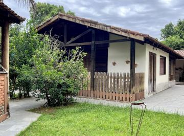 Casa · 431m² · 4 Quartos · 3 Vagas · Casa à Venda em Localização Privilegiada – A Apenas 350 Metros da Praia