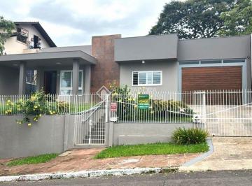 Casa · 153m² · 3 Quartos · 2 Vagas · Casa plana com 3 quartos, 1 suíte, 2 vagas de garagem no bairro Operário em Novo Hamburgo.
