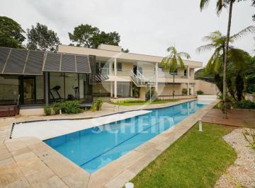 Casa · 696m² · 4 Quartos · 6 Vagas · Casa de vila térrea com vista privilegiada para o verde, 4 suítes e 6 vagas!