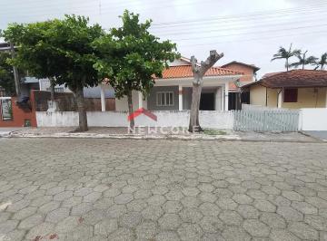 Casa · 210m² · 4 Quartos · 3 Vagas · Casa em  Rua Lauro Locks - Praia de Fora - Palhoça/SC