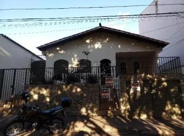 Casa · 360m² · 3 Quartos · 1 Vaga · Casa residencial disponível para venda no bairro Saraiva em Uberlândia-MG
