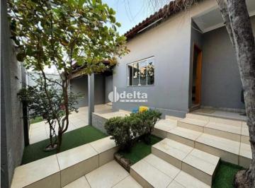 Casa · 300m² · 3 Quartos · 2 Vagas · Casa residencial com 3 quartos sendo 2 suíte disponível para venda no bairro Tabajaras em Uberlândia