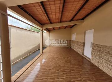 Casa · 238m² · 3 Quartos · 3 Vagas · Casa residencial disponível para venda no bairro Cidade Jardim em Uberlândia-MG.