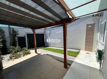 Casa · 105m² · 2 Quartos · 1 Vaga · Casa com 2 quartos sendo 1 suíte disponível para locação e venda no bairro Jardim Europa em Uberlând