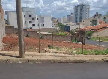 Photo 1 · Terreno de esquina disponível para venda 337 m² no bairro Tabajaras em Uberlândia-MG
