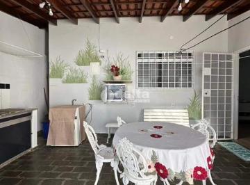 NULL · Casa residencial disponível para venda no bairro Vigilato Pereira em Uberlândia-MG