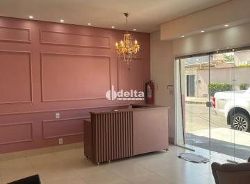 Casa · 240m² · 4 Quartos · 4 Vagas · Apartamento com 4 quartos sendo 1 suíte disponível para venda no bairro Planalto em Uberlândia-MG