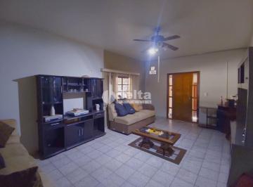 NULL · Casa com 3 quartos sendo 1 suíte disponível para venda no bairro Santa Mônica em