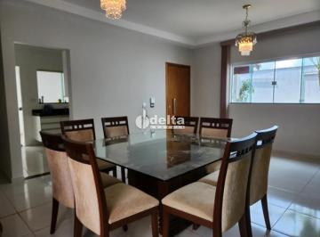 Casa · 200m² · 4 Quartos · 2 Vagas · Casa residencial- 4 quartos- disponível para venda no bairro Bosque dos Buritis em Uberlândia MG