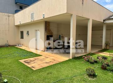 NULL · Casa Comercial disponível para Venda no bairro Chácaras Tubalina em Uberlândia-MG