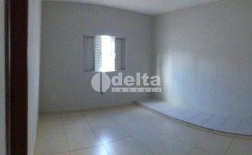 NULL · Casa residencial disponível para venda no bairro Jardim Brasília em Uberlândia-MG