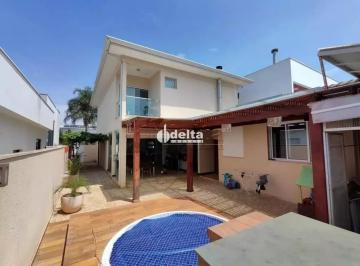 Casa · 360m² · 3 Quartos · 4 Vagas · Casa no condomínio Paradiso Ecológico disponível para venda em Uberlândia-MG