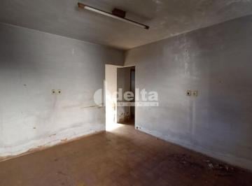 NULL · Casa residencial disponível para venda no bairro Nossa Senhora Aparecida em Uberlândia-MG