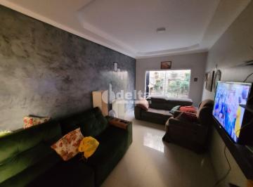 NULL · Casa residencial disponível para venda no Bairro Jardim Patrícia em Uberlândia-MG