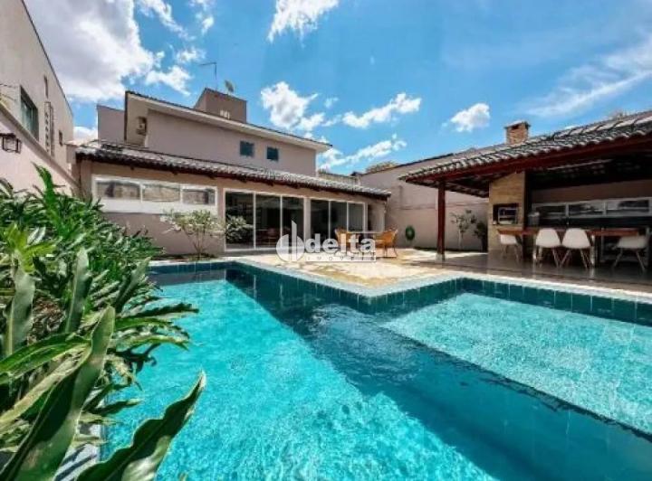 Casa à venda com 4 Quartos, Bosque dos Buritis, Uberlândia - R$ 2.000. ...