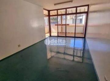 NULL · Casa comercial disponível para locação e venda no bairro Fundinho em Uberlândia-MG