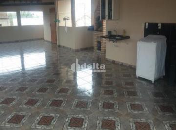 NULL · Casa residencial disponível para venda no bairro Cidade Jardim em Uberlândia-MG