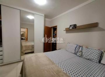 Casa · 163m² · 2 Quartos · 1 Vaga · Casa disponível para venda no bairro Laranjeiras em Uberlândia-MG