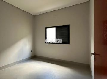 Casa · 260m² · 3 Quartos · 4 Vagas · Casa 3 quartos sendo 1 suíte disponível para venda no bairro Jardim Brasília em Uberlândia MG