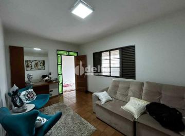 NULL · Casa residencial disponível para venda e locação no bairro Santa Mônica em Uberl