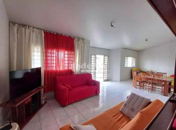 Casa · 182m² · 3 Quartos · 2 Vagas · Casa residencial disponível para venda no bairro Cidade Jardim em Uberlândia-MG