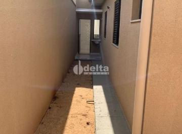 NULL · Casa residencial disponível para venda no bairro Santa Rosa em Uberlândia-MG