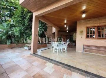 Casa · 1000m² · 4 Quartos · 3 Vagas · Casa disponível para venda no bairro Cidade Jardim em Uberlândia-MG