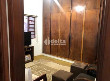 NULL · Casa residencial disponível para venda no bairro Martins em Uberlândia-MG