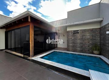 Casa · 300m² · 4 Quartos · 4 Vagas · Casa residencial com 4 quartos sendo 1 suíte disponível para venda no bairro Santa Mônica em Uberlân