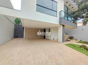 Casa · 360m² · 3 Quartos · 4 Vagas · Casa com 3 suítes disponível para venda no bairro Jardim Karaíba em Uberlândia-MG