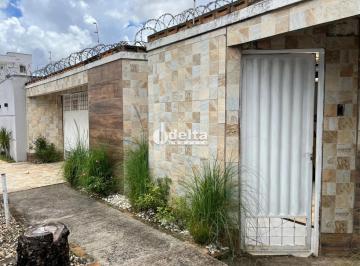 Casa · 309m² · 3 Quartos · 2 Vagas · Casa residencial disponível para venda no bairro Santa Monica em Uberlândia-MG