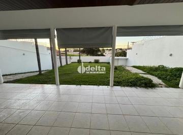Casa · 420m² · 4 Quartos · 3 Vagas · Casa residencial com 4 suíte disponível para locação no bairro City Uberlândia em Uberlândia-MG