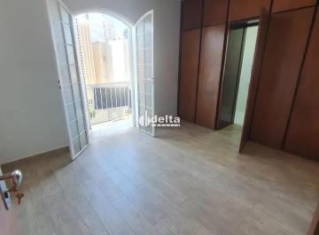 Apartamento · 126m² · 3 Quartos · 2 Vagas · Apartamento com 3 quartos sendo 1 suíte disponível para venda no bairro Saraiva em Uberlândia-MG