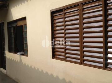 NULL · Casa residencial disponível para venda no bairro Nossa Senhora das Graças em Uberlândia-MG