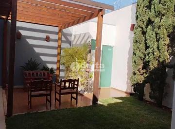NULL · Casa residencial disponível para venda no bairro Granada em Uberlândia-MG