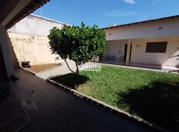 Casa · 360m² · 5 Quartos · 3 Vagas · Casa disponível para venda no bairro Santa Mônica em Uberlândia MG