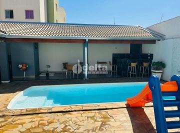 NULL · Casa residencial disponível para venda no bairro Alto Umuarama em Uberlândia-MG