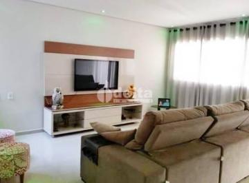 NULL · Casa residencial disponível para venda no bairro Laranjeiras em Uberlândia-MG