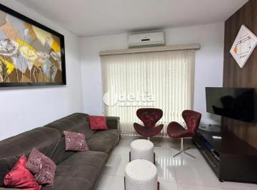 Casa · 250m² · 3 Quartos · 2 Vagas · Casa com 3 quartos disponível para venda no bairro Jardim Patrícia em Uberlândia-MG