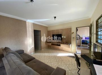 NULL · Casa disponível para venda no bairro Granada em Uberlândia-MG