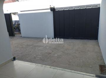 NULL · Casa residencial disponível para venda no bairro Santa Mônica em Uberlândia-MG
