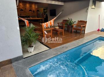 NULL · Casa residencial disponível para locação e venda no bairro Granada em Uberlândia-MG