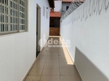 NULL · Casa residencial disponível para venda no bairro Vigilato Pereira em Uberlândia-MG