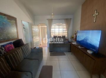 NULL · Casa residencial com 3 quartos disponível para venda no bairro Daniel Fonseca em Uberlândia-MG