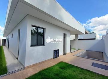 Casa · 360m² · 3 Quartos · 4 Vagas · Casa em condomínio com 3 suítes disponível para venda no bairro Jardim Botânico em Uberlândia - MG.