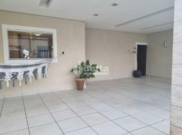 NULL · Casa residencial disponível para venda no bairro Pampulha em Uberlândia-MG