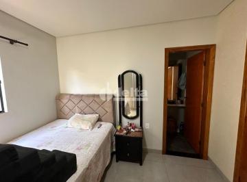 NULL · Casa residencial disponível para venda no bairro Dona Zulmira em Uberlândia - MG